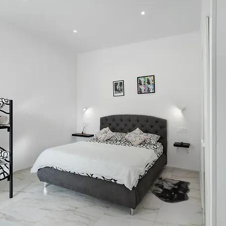 Guest house Silvana's House 3*